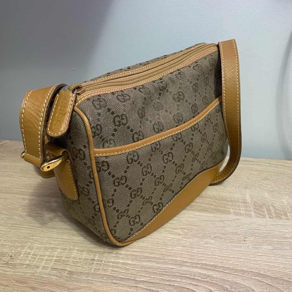 Sold! Gucci Crossbody